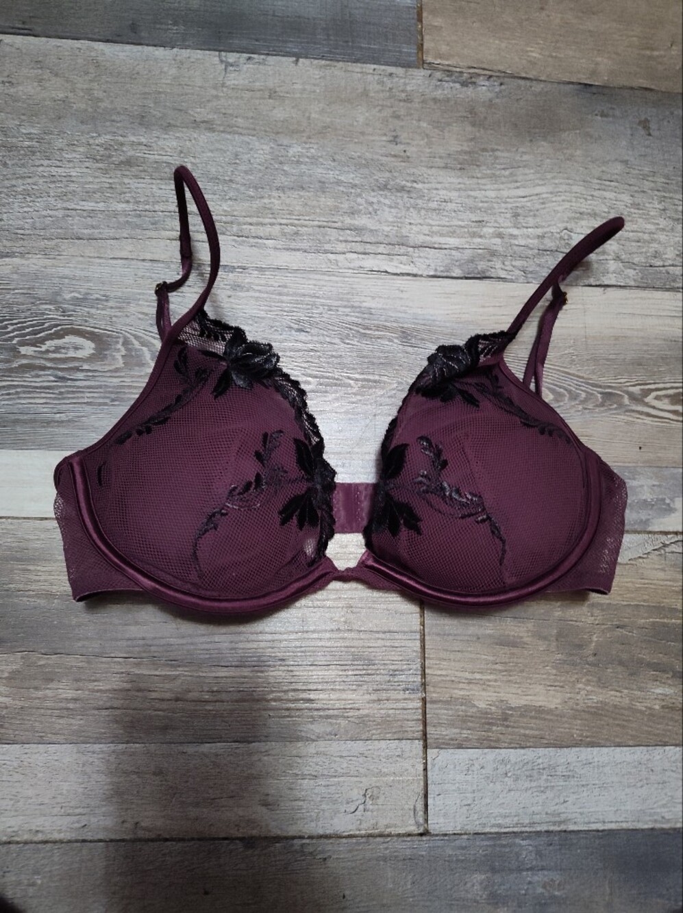 5/$25 SALE Victoria's Secret Plum Underwire Size 34C Bra Black Lace Embroidery